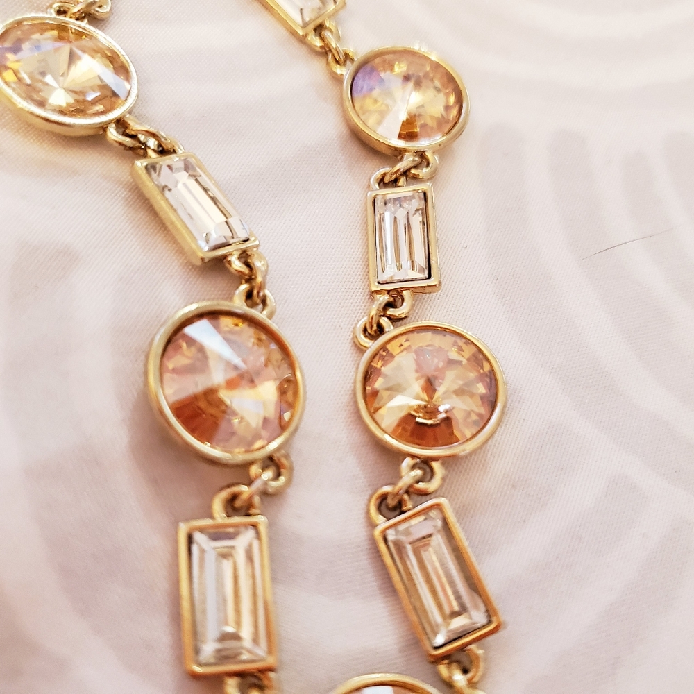 Long gold jeweled necklace - Picture 2 of 2